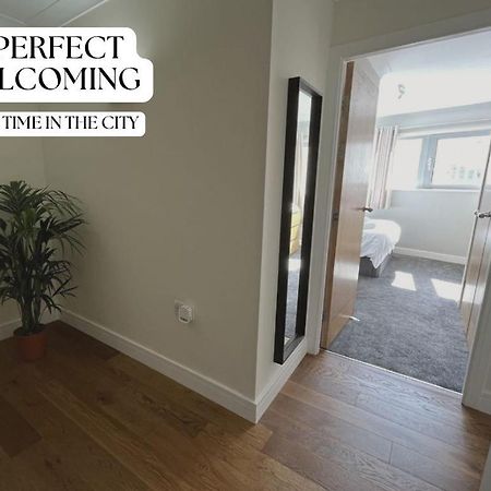 Ultra-Luxury City Centre 2 Bed Apartment, With Free Parking Cardiff Kültér fotó